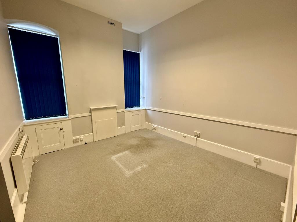 Lot: 44461 - ATTRACTIVE PERIOD BUILDING WITH POTENTIAL - Ground floor